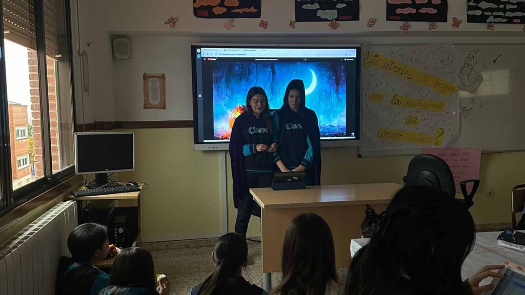 Lectura de cuentos terrorifícos en el Aula de Lectura de Casvi Villaviciosa