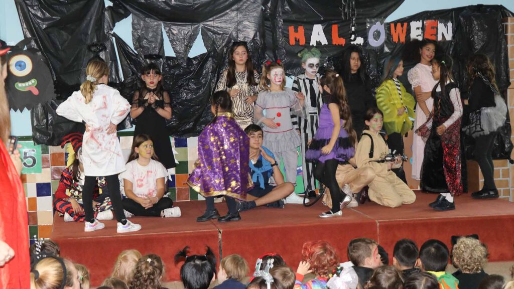 Teatro en el que han participado los alumnos de intercambio cultural y lingüistico en Casvi Villaviciosa