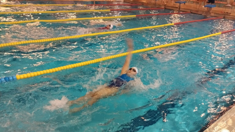 Comienza la competición para la Escuela de Natación Casvi Villaviciosa