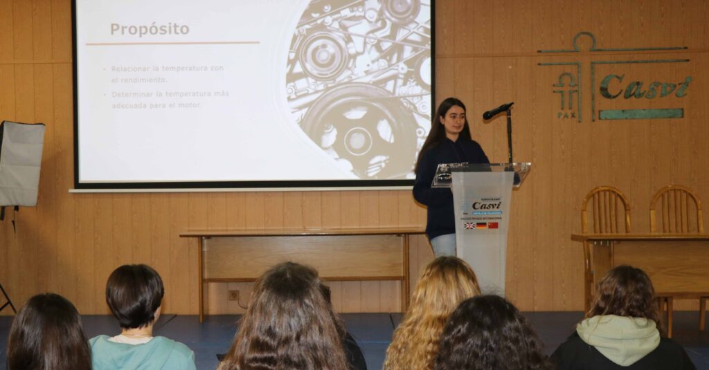 Elaboración de las monografías por los alumnos del Programa Diploma de Bachillerato Internacional en Casvi Villaviciosa