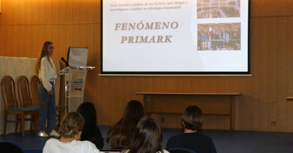 Elaboración de las monografías por los alumnos del Programa Diploma de Bachillerato Internacional en Casvi Villaviciosa