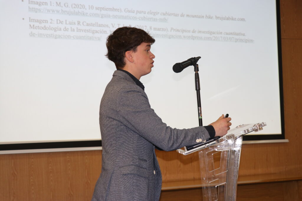 Elaboración de las monografías por los alumnos del Programa Diploma de Bachillerato Internacional en Casvi Villaviciosa