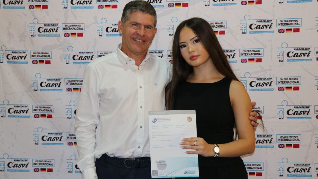 Entrega de títulos para los últimos graduados del Programa Diploma de Bachillerato Internacional en Casvi Villaviciosa