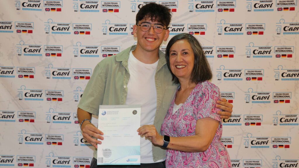 Entrega de títulos para los últimos graduados del Programa Diploma de Bachillerato Internacional en Casvi Villaviciosa