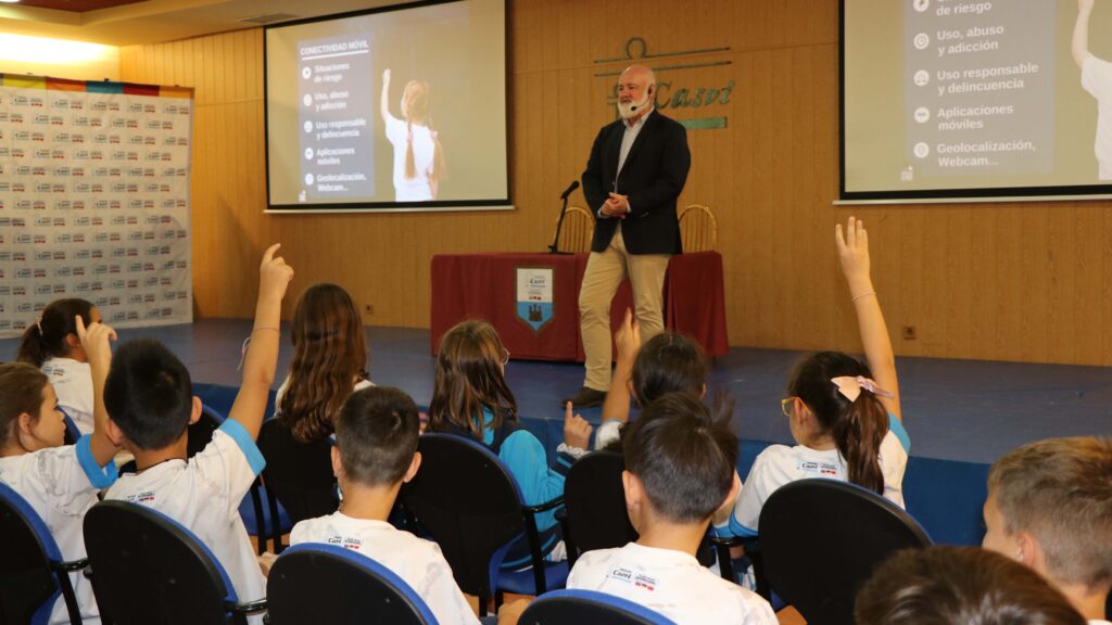 Charlas sobre Salud Digital para los alumnos de Casvi Villaviciosa a cargo de EducaLIKE.