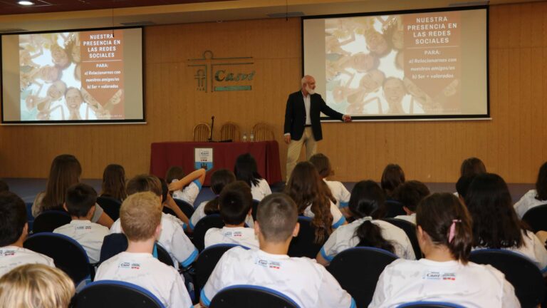 Charlas sobre Salud Digital para los alumnos de Casvi Villaviciosa a cargo de EducaLIKE.