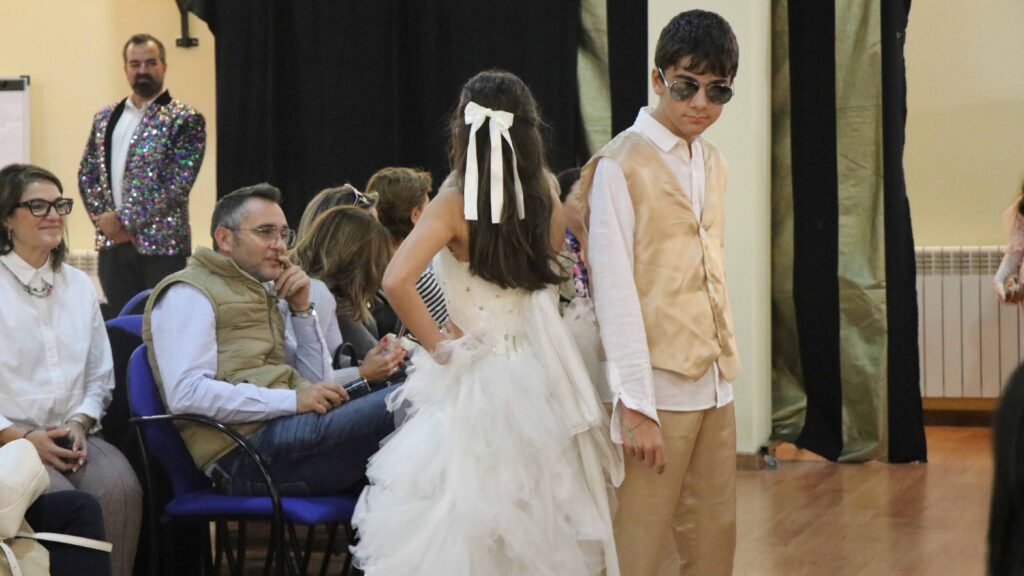 Casvi Fashion Week protagonizada por los alumnos de los Grupos de Teatro Casvi en Villaviciosa de Odón.