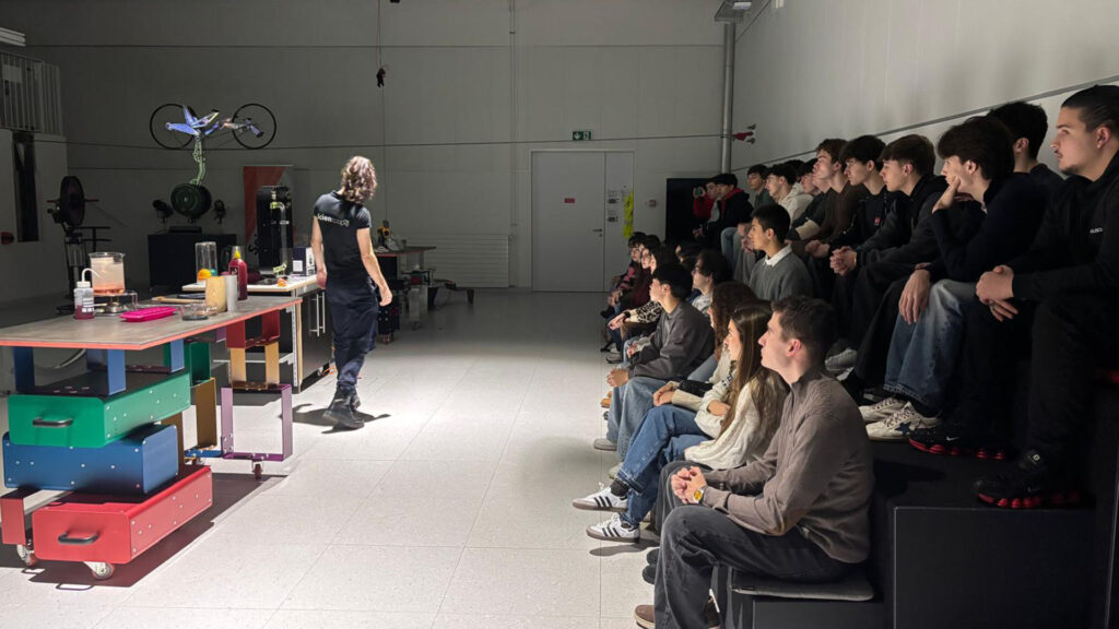 Visit to CERN in Geneva by students from Casvi Villaviciosa