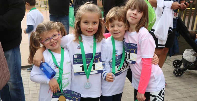 Alumnos participantes en la III Carrera contra el Cáncer