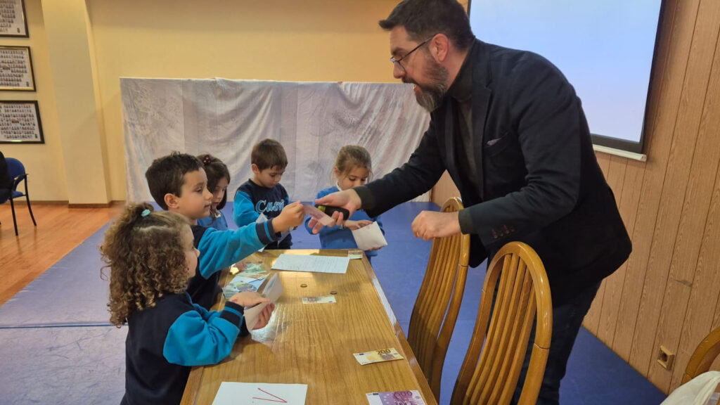 Charlas sobre profesiones por los padres de Infantil para completar su indagación en Casvi Villaviciosa