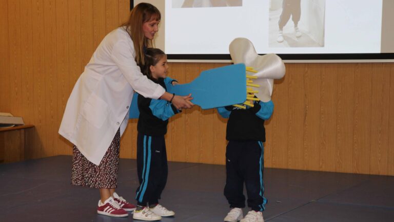 Charlas sobre profesiones por los padres de Infantil para completar su indagación en Casvi Villaviciosa