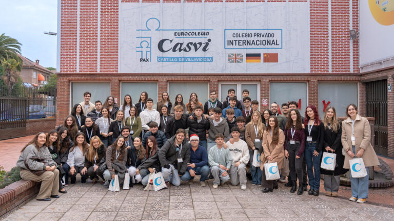 Encuentro de orientación vocacional con exalumnos en Casvi Villaviciosa