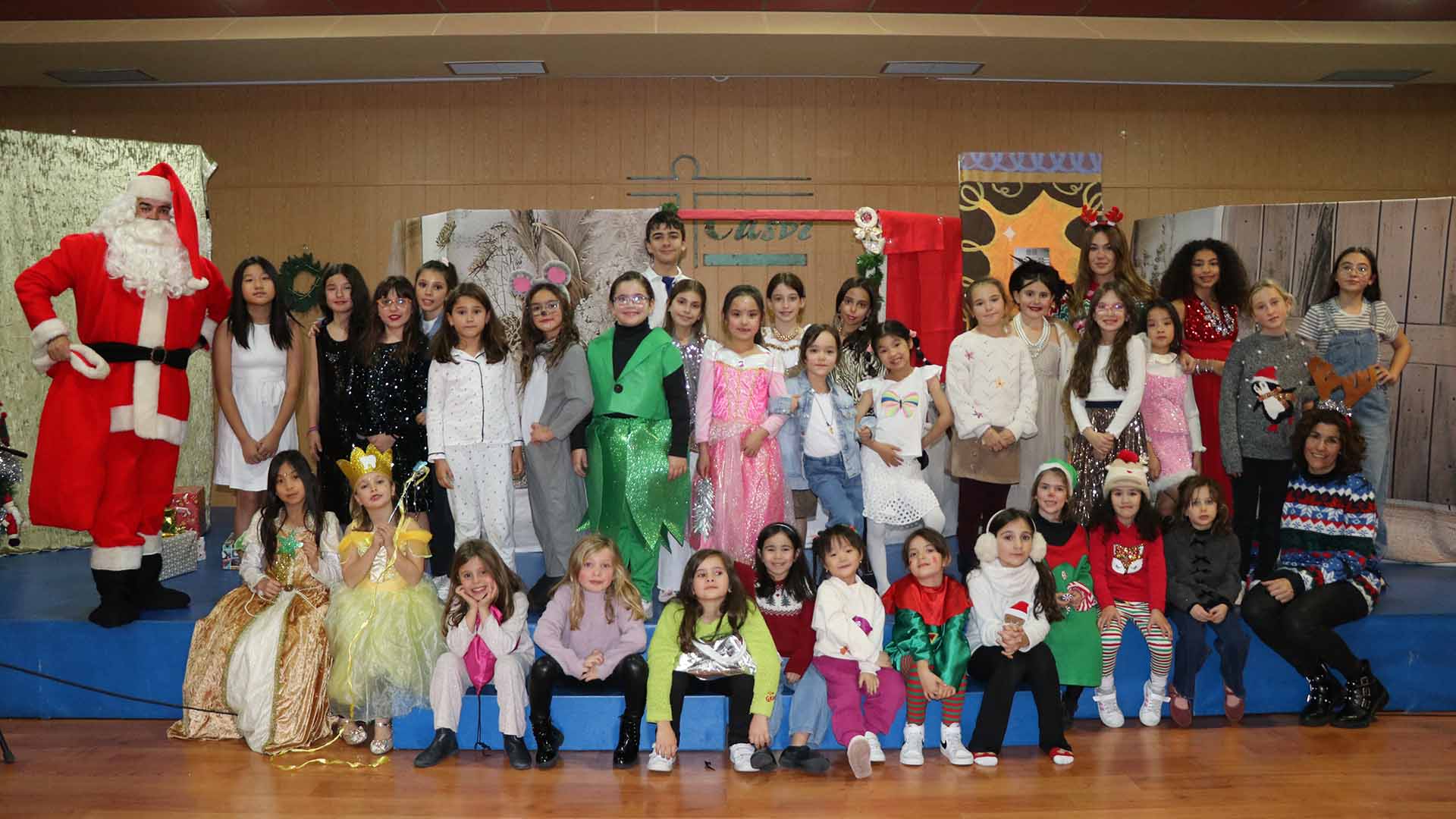 Teatro navideño en Casvi Villaviciosa a cargo de los grupos de teatro de este centro escolar