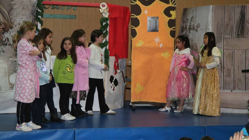 Teatro navideño en Casvi Villaviciosa a cargo de los grupos de teatro de este centro escolar