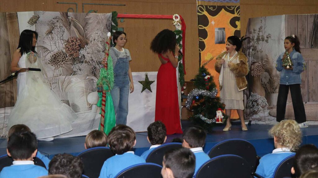 Teatro navideño en Casvi Villaviciosa a cargo de los grupos de teatro de este centro escolar