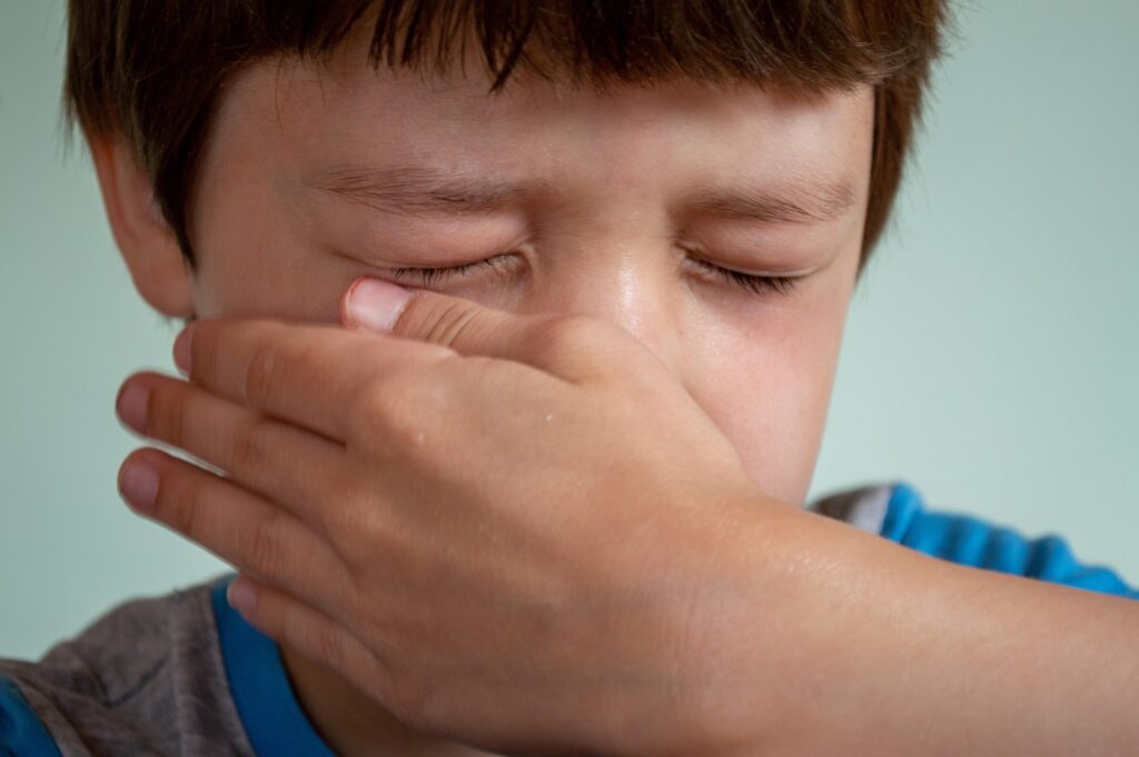 Niño llorando con una rabieta