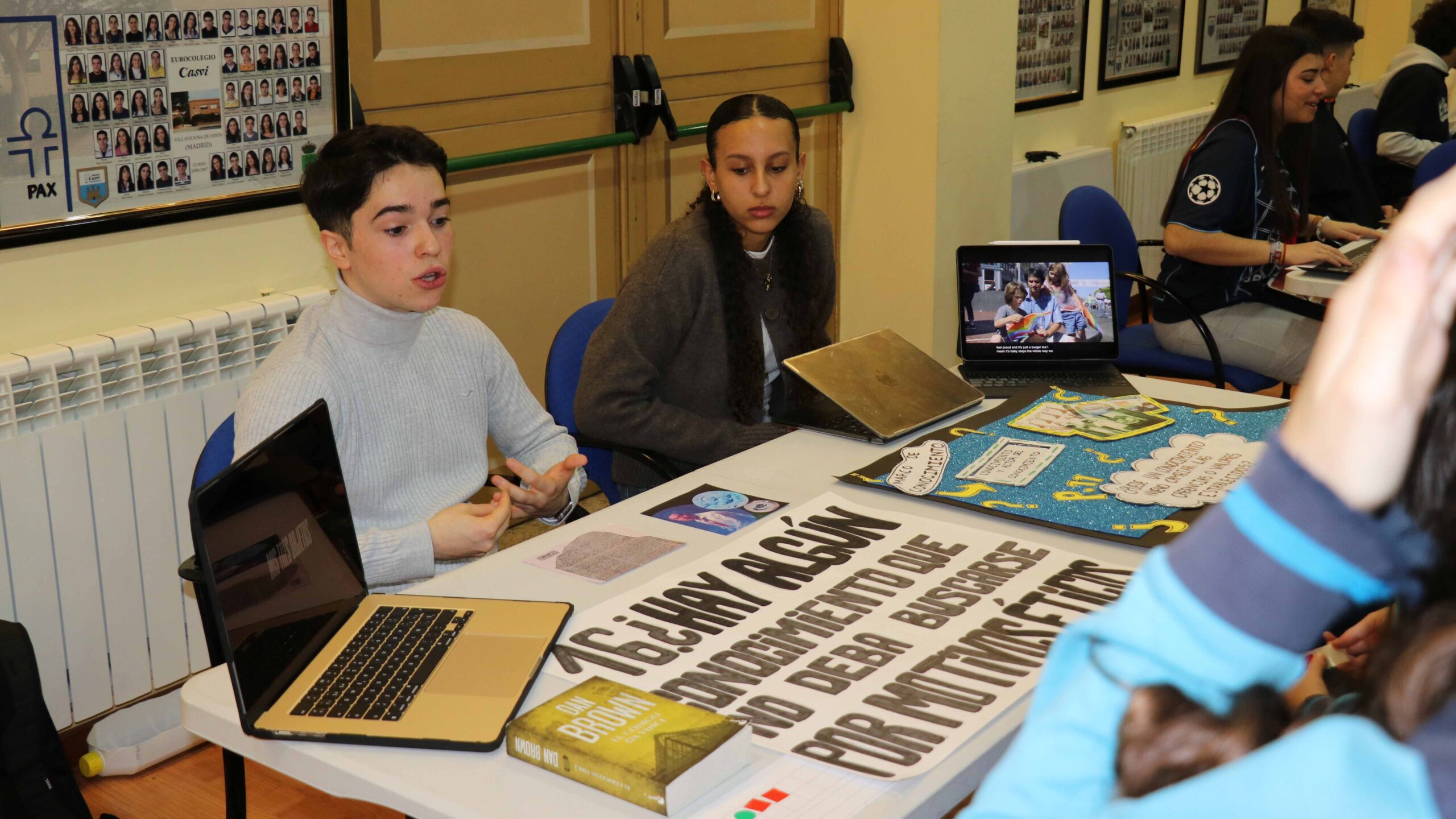 Presentación de Trabajos de Teoría del Conocimiento en Casvi Villaviciosa por alumnos del Progama Diploma