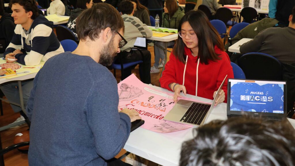 Presentación de Trabajos de Teoría del Conocimiento en Casvi Villaviciosa por alumnos del Progama Diploma