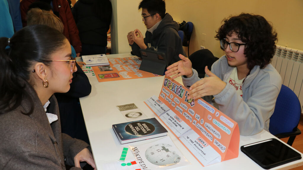 Presentación de Teoría del Conocimiento por parte de alumnos del Programa Diploma de Bachillerato Internacional en Casvi Villaviciosa