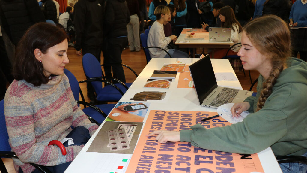 Presentation of Theory of Knowledge by part of students of the Programme Diploma of Baccalaureate International in Casvi Villaviciosa