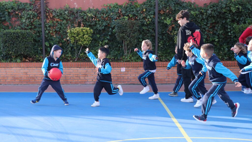 Yincana organizada por los alumnos del Programa Diploma de Bachillerato Internacional en Casvi Villaviciosa como actividad CAS