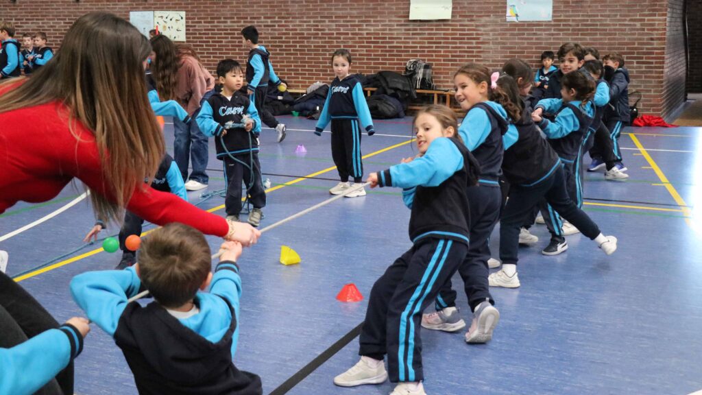 Yincana organizada por los alumnos del Programa Diploma de Bachillerato Internacional en Casvi Villaviciosa como actividad CAS