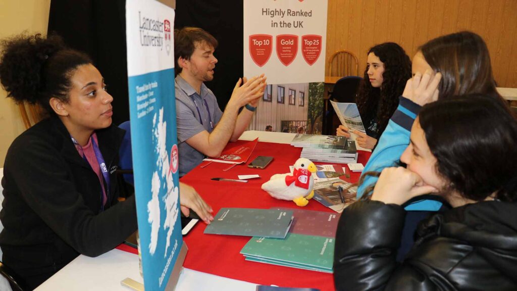 Orientación profesional y vocacional en Casvi Villaviciosa con la I Feria Internacional de Universidades