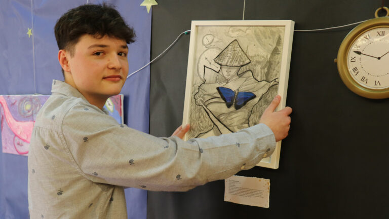 Exposición de Artes Visuales de los alumnos del Programa Diploma de Bachillerato Internacional en Casvi Villaviciosa