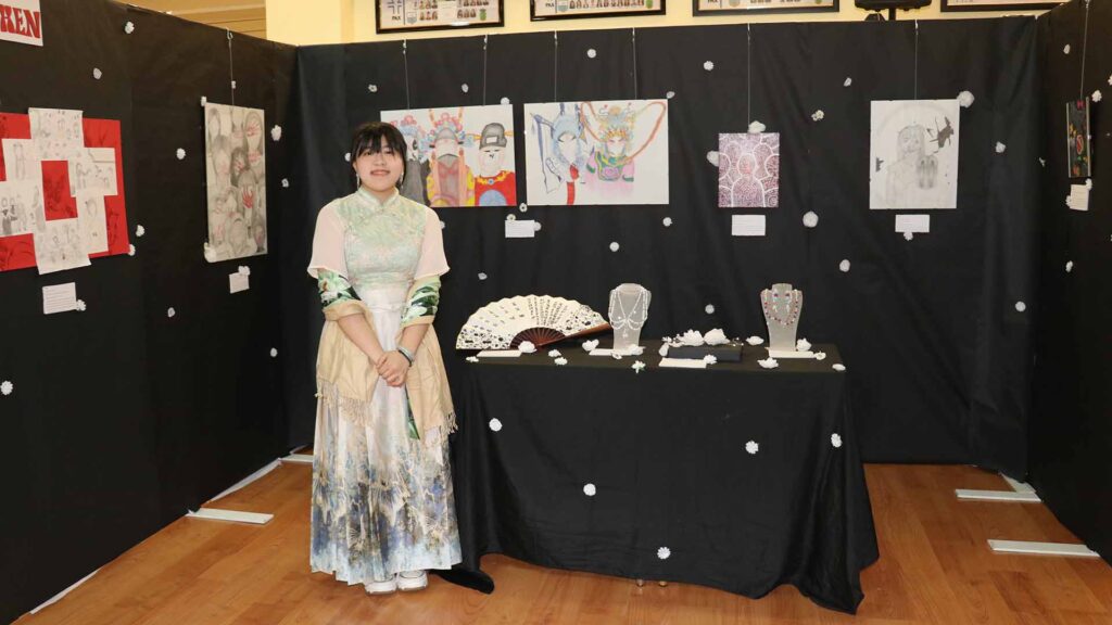 Exposición de Artes Visuales de los alumnos del Programa Diploma de Bachillerato Internacional en Casvi Villaviciosa