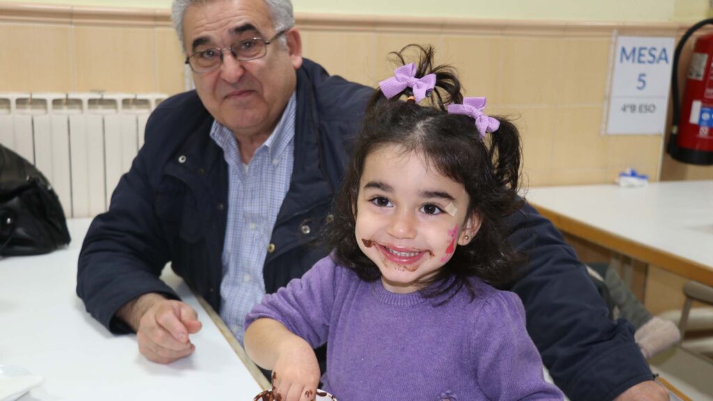 Abuelos y nietos: un vinculo que ayuda a los niños en su desarrollo emocional y que se puede ver en la celebración del Día de los Abuelos en Casvi Villaviciosa