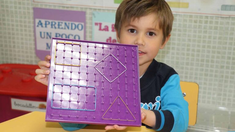 Alumnos de Casvi Villaviciosa aprendiendo matemáticas - Learning by doing-