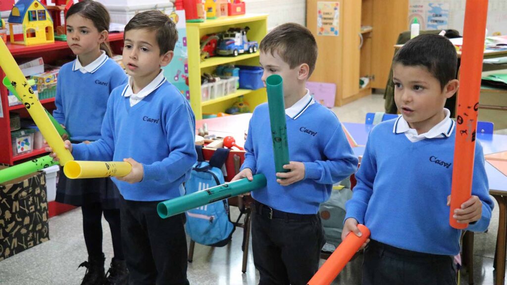 Alumnos de Casvi Villaviciosa aprendiendo música - Learning by doing-