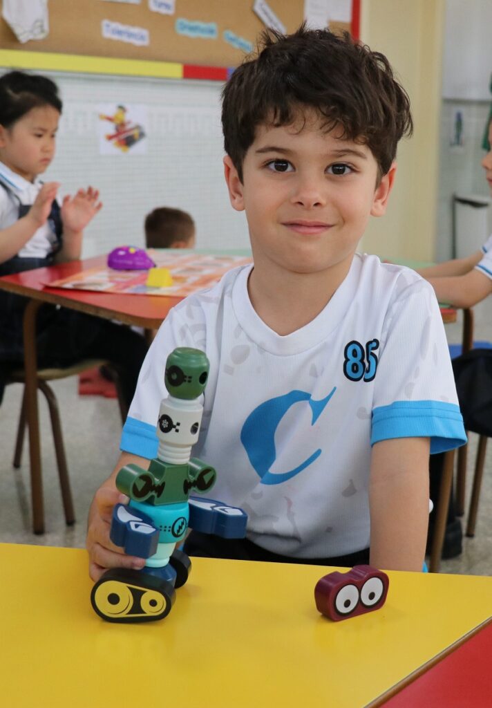 Alumno de Casvi Villaviciosa en Robótica. Competencias educativas digitales.