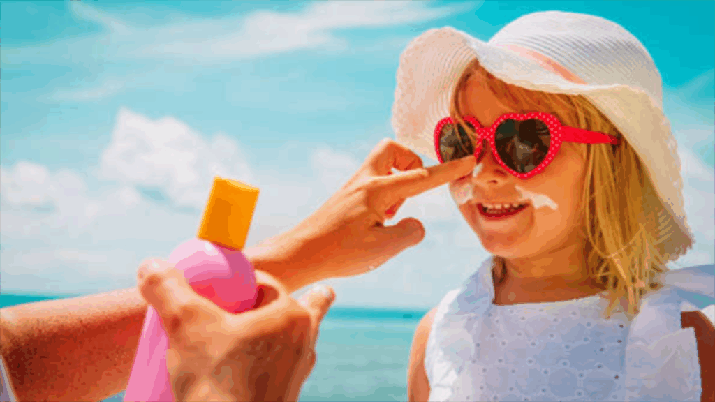 ¿Cuál es la mejor forma de proteger a los niños del sol? Crema solar.