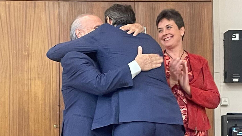 Juan Luis Yagüe, director de Casvi Villaviciosa, medalla de honor del Colegio Oficial de Doctores y Licenciados en Filosofía y Letras y en Ciencias de la Comunidad de Madrid.