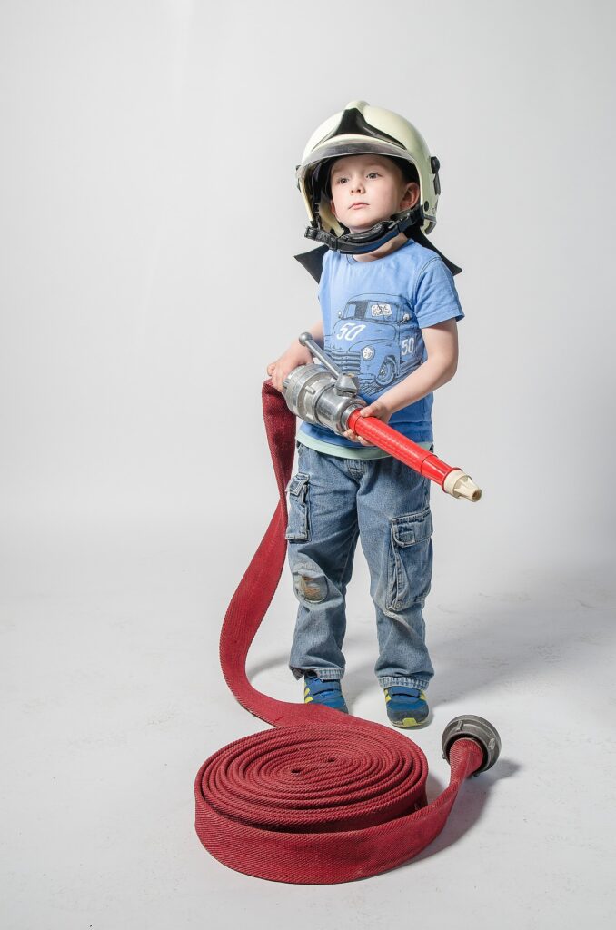 Niños jugando que demuestran cuál es la importancia del juego en el desarrollo infantil?