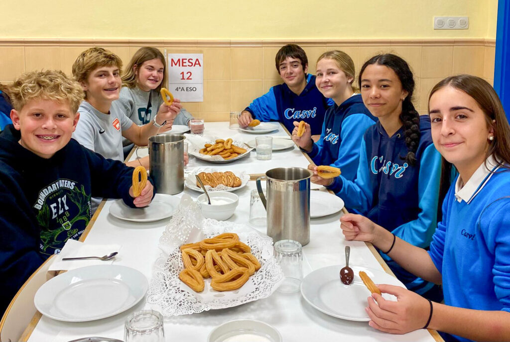 Los alumnos de Minnesota durante el desayuno español