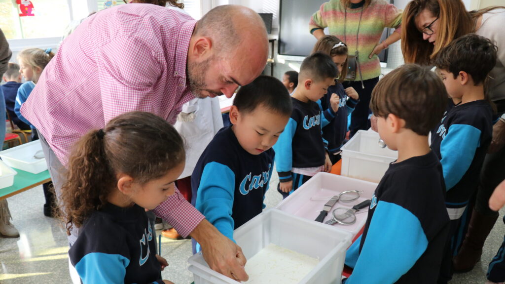 Charlas sobre profesiones en Casvi Villaviciosa para alumnos de Educación Infantil.