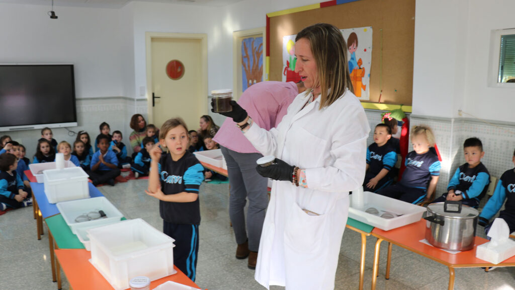 Charlas sobre las profesiones para los alumnos de Educación Infantil de Casvi Villaviciosa