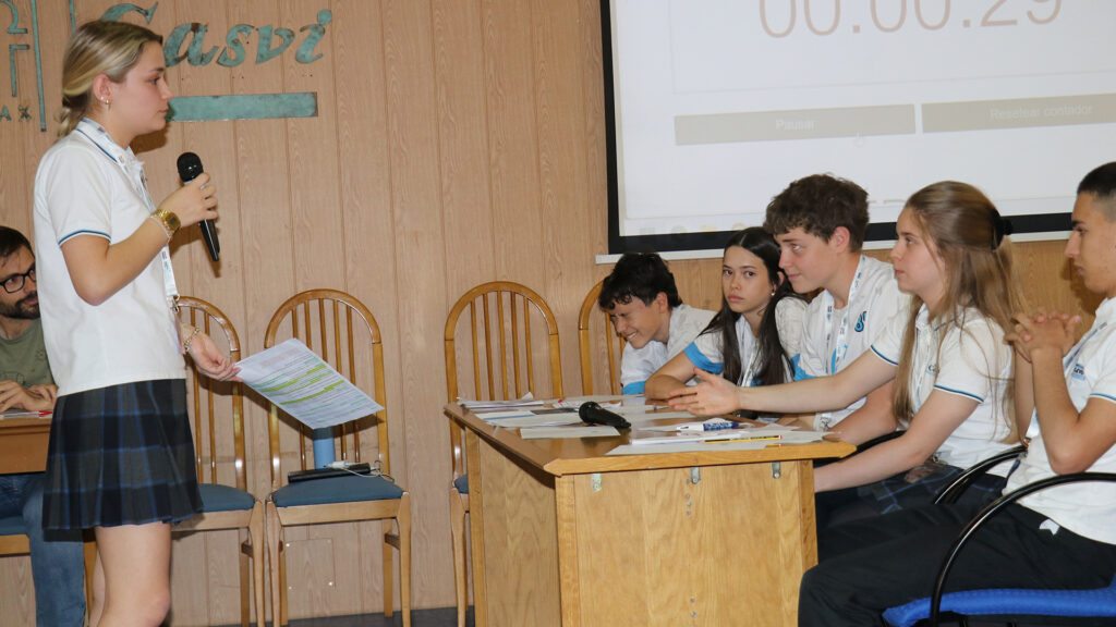 I Concurso de Debate en Casvi Villaviciosa para alumnos de 3º y 4º ESO.