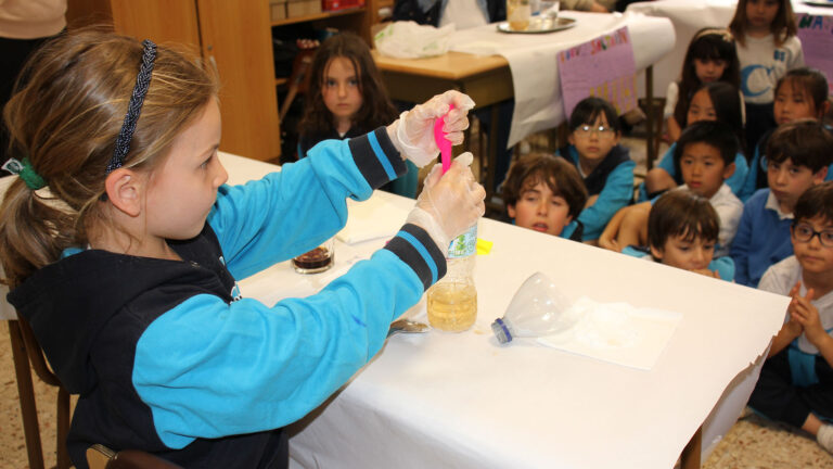 A day of experiments organised by the Casvi Villaviciosa Talent Centre