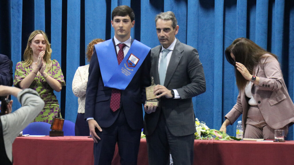 Alumnos excelentes en Bachillerato - Graduación Casvi Villaviciosa