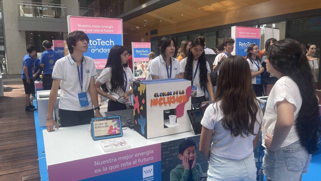Alumnos de ESO de Casvi Villaviciosa campeones del Concurso Retotech