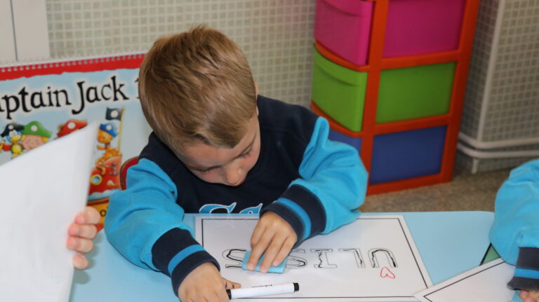 Stimulating language development in young children at Casvi in Villaviciosa